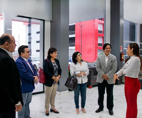 UBE recibe visita de representantes del CACES