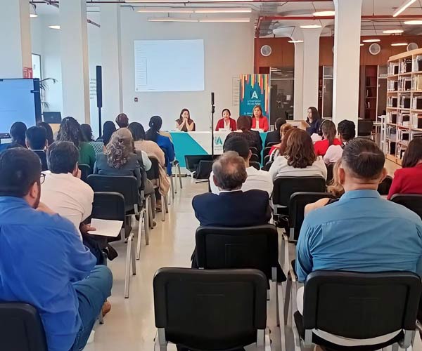 Bibliotecarios del CRAI de la UBE asisten a taller impartido por el CACES