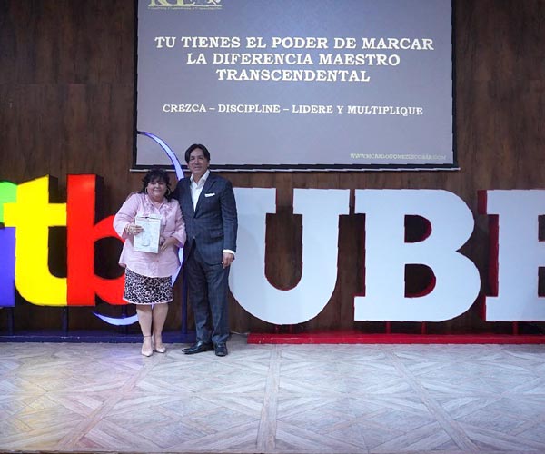 Maestros de la UBE recibieron homenaje