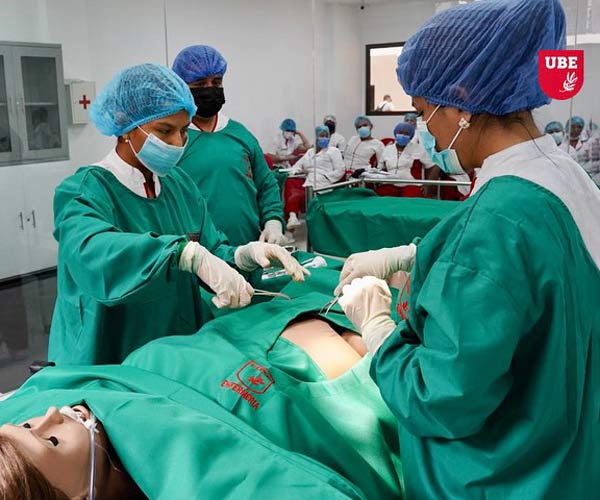 En la carrera de Licenciatura en Enfermería, nuestros estudiantes están adquiriendo habili