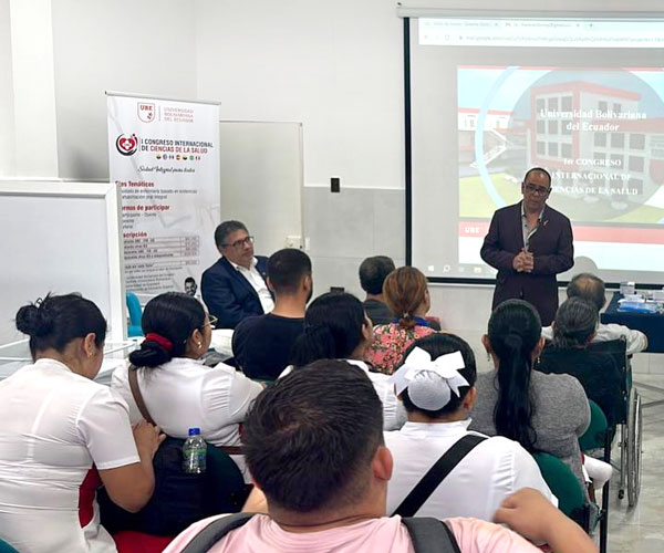 Estudiantes de Enfermería se preparan previo al I Congreso Internacional de Ciencias de la