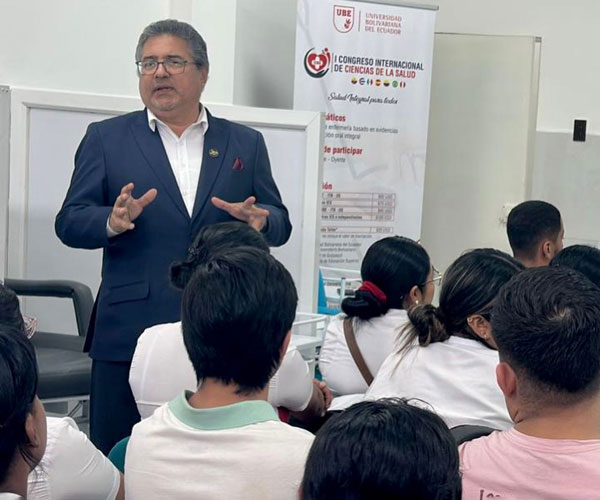 Estudiantes de Enfermería se preparan previo al I Congreso Internacional de Ciencias de la