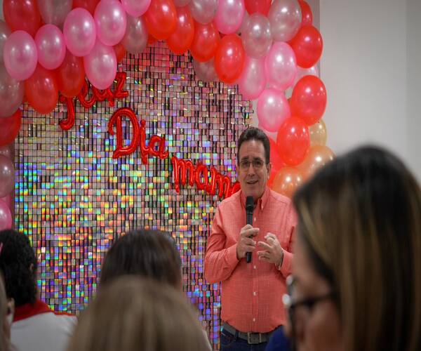 ¡Emotivo homenaje en conmemoración al Día de las Madres!