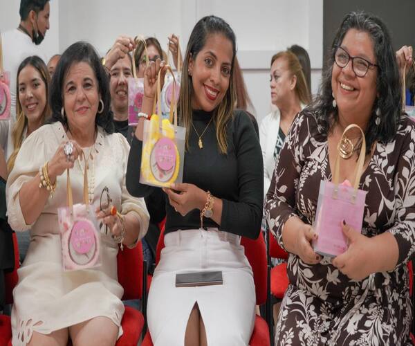 ¡Emotivo homenaje en conmemoración al Día de las Madres!