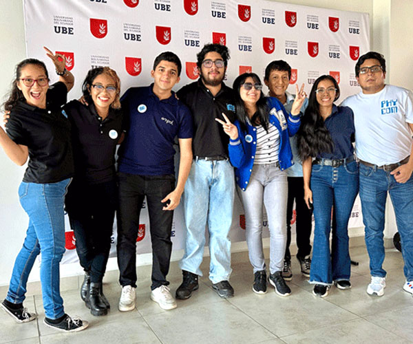 UBE impulsa habilidades STEAM con talleres presenciales