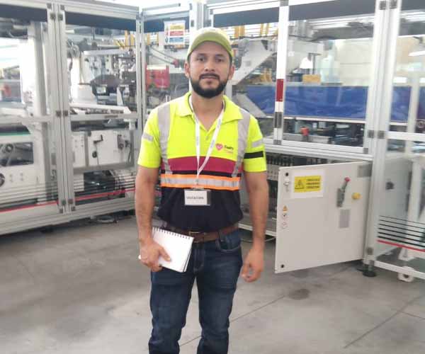 Estudiante de Ingeniería Eléctrica, representa a Ecuador en Europa en la Selección de Máqu