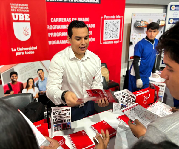 Visítanos en la Feria de Universidades DEL COLE A LA U