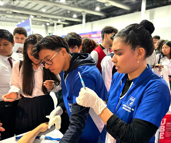 Visítanos en la Feria de Universidades DEL COLE A LA U