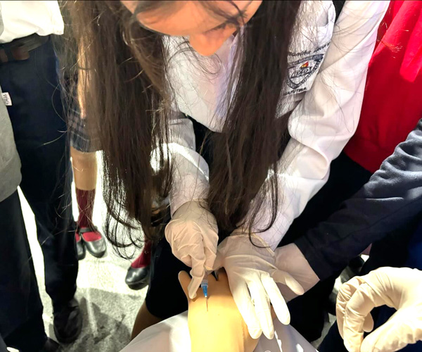 Visítanos en la Feria de Universidades DEL COLE A LA U