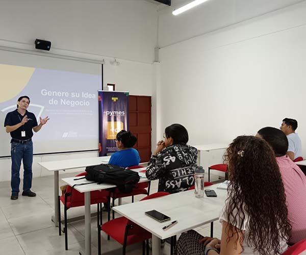 Inicio de la jornada de talleres del programa Emprende Durán  en la UBE.