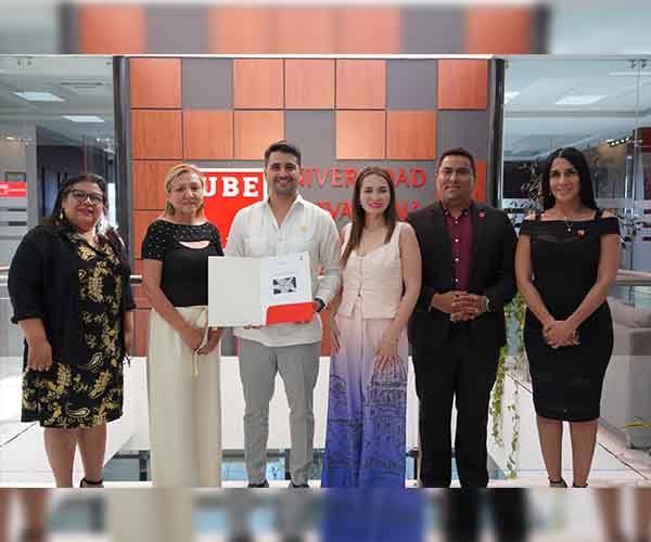 Ministro de Deporte visita las instalaciones de la Universidad Bolivariana del Ecuador.