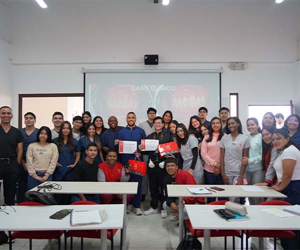 Estudiantes de Odontología de la UBE se capacitan en Fotografía Clínica Dental.