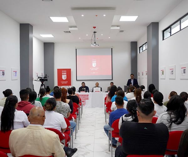 a UBE analiza el aporte de los Sistemas Inteligentes en la educación.
