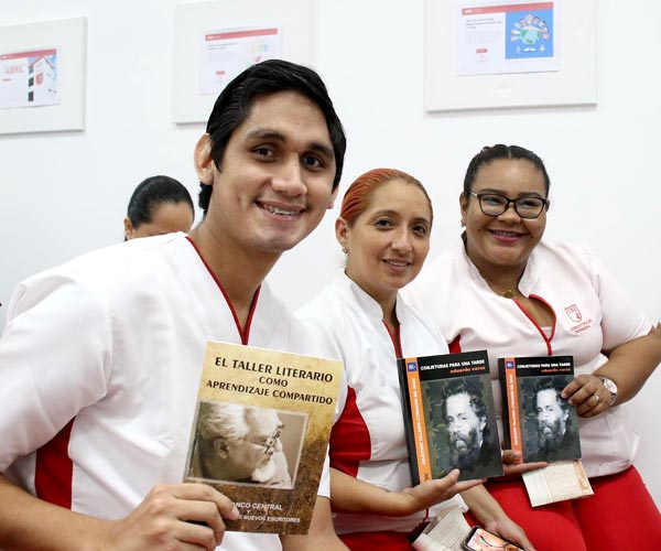 Estudiantes de la UBE participaron en Exposición itinerante de libros