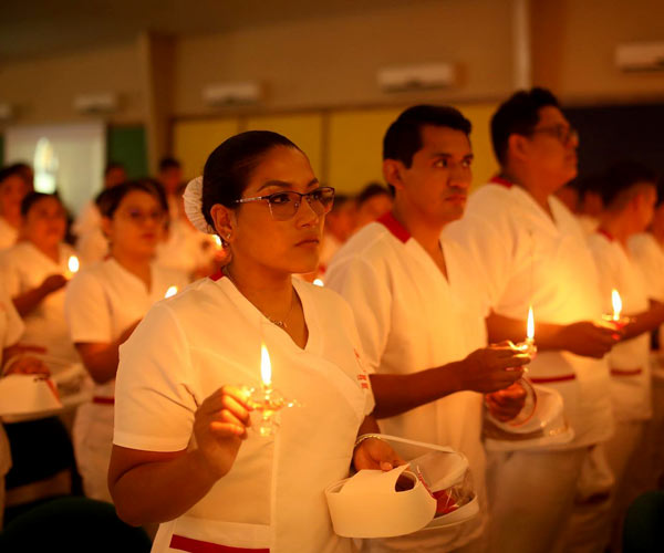 Imposición de Cofias y Brazaletes.