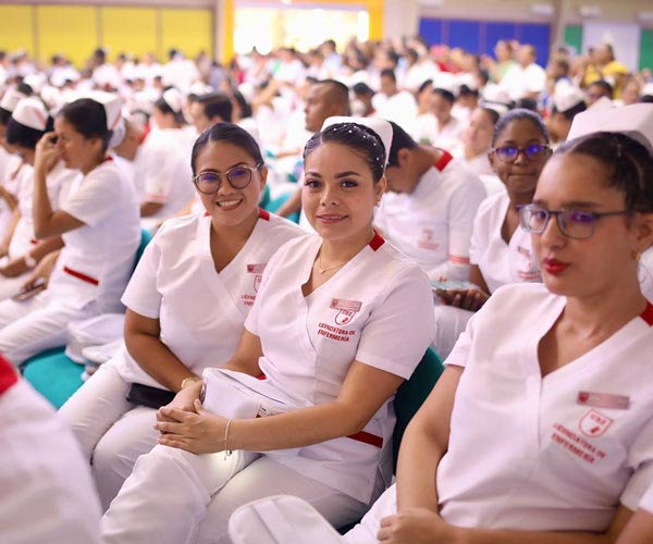 Imposición de Cofias y Brazaletes.