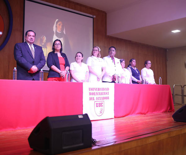 Imposición de Cofias y Brazaletes.