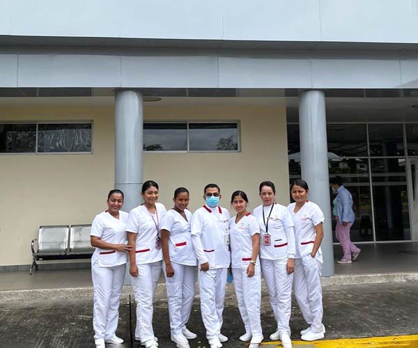 Estudiantes de Enfermería cumplieron con su primer día de internado rotativo!