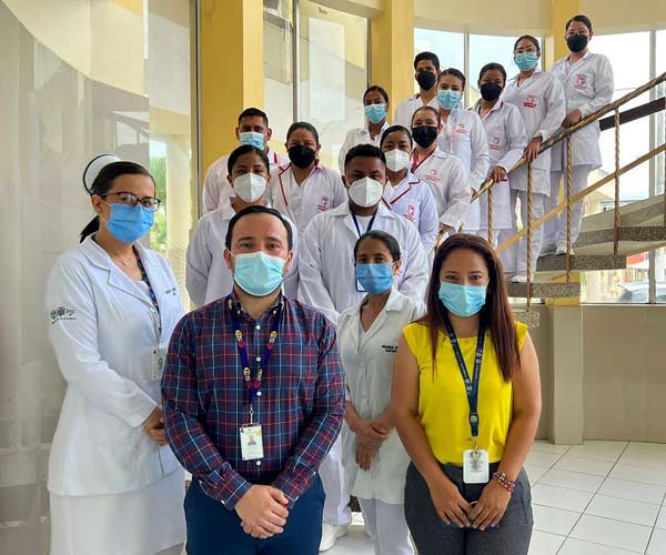 Estudiantes de Enfermería cumplieron con su primer día de internado rotativo!