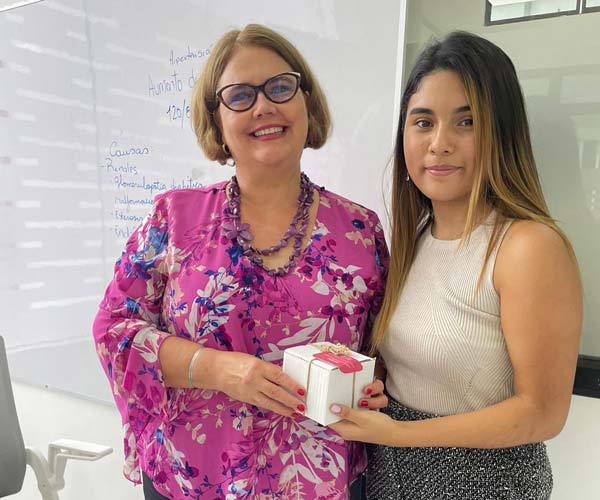 ¡Feliz día a todas las mamás que integran la Universidad Bolivariana del Ecuador