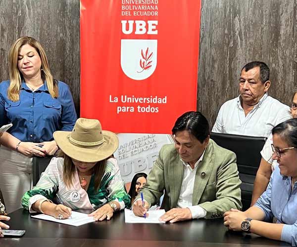 UBE firma convenio para el empoderamiento de las mujeres del Ecuador.
