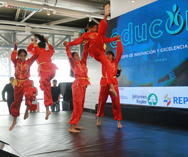 Universidad Bolivariana del Ecuador (UBE) presente en la inauguración de EDUCOM