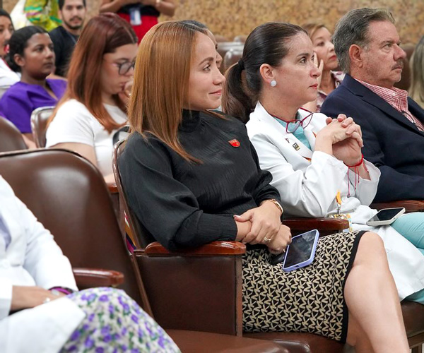 Vicerrectora de Investigación y Vinculación con la Sociedad participa en diálogo sobre Emp
