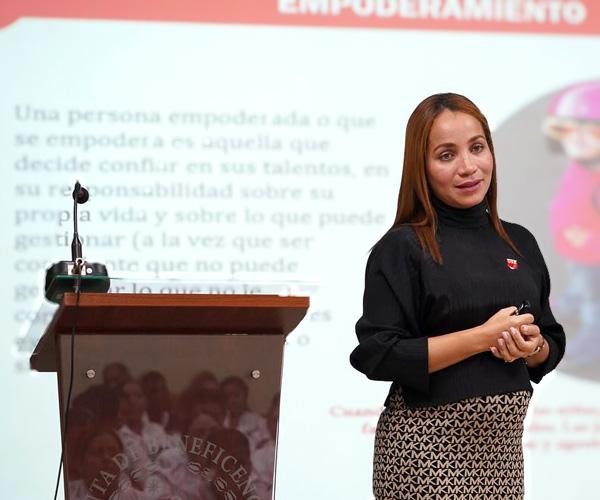 Vicerrectora de Investigación y Vinculación con la Sociedad participa en diálogo sobre Emp