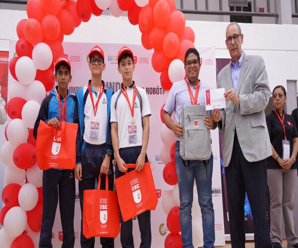 Exitosa premiación en las Regionales de las Olimpiadas Mundiales de Robótica (WRO)