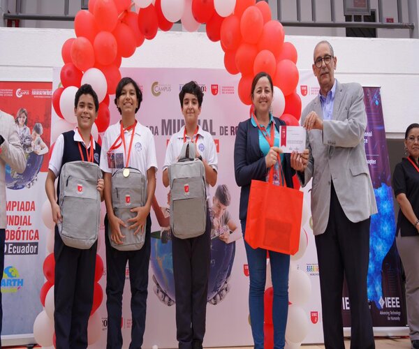 Exitosa premiación en las Regionales de las Olimpiadas Mundiales de Robótica (WRO)