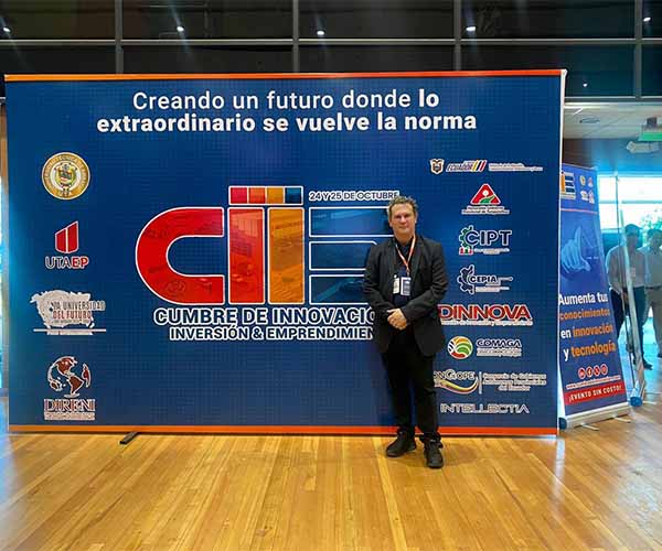La Universidad Bolivariana del Ecuador destaca en la Cumbre de Innovación