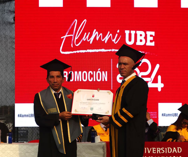 Cuarta Ceremonia de Graduación UBE