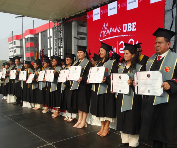 Cuarta Ceremonia de Graduación UBE