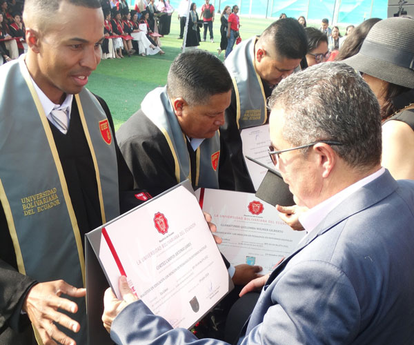 Sexta Ceremonia de Graduación UBE