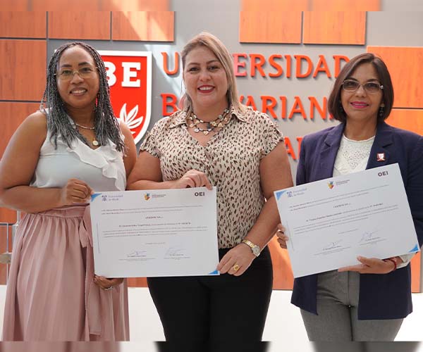 Docentes obtienen certificación postdoctoral por obra colectiva académica internacional