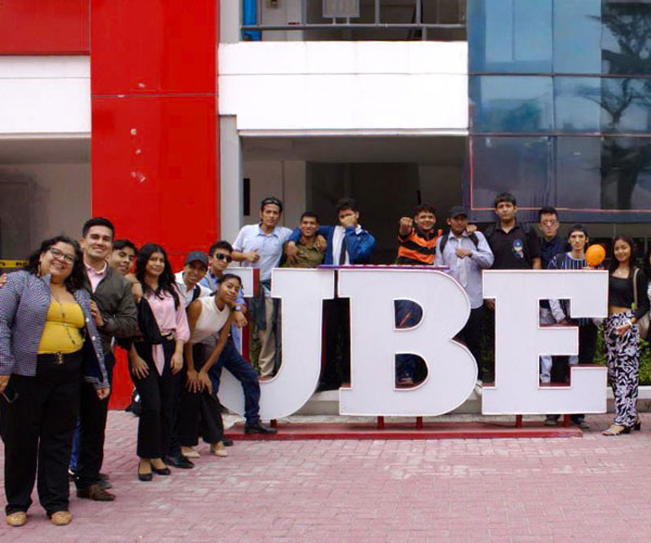 UBE promueve la empleabilidad juvenil con exitosa Feria de Proyectos en Durán.