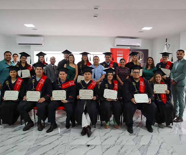 UBE gradúa a la primera promoción de mediadores
