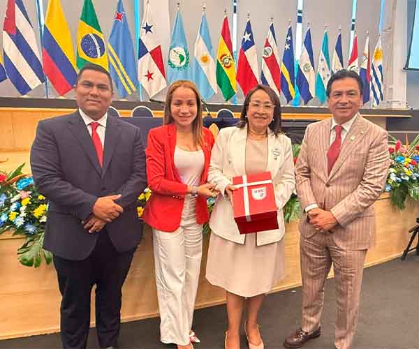 UBE fortalece lazos internacionales en Panamá y firma convenio de cooperación académica