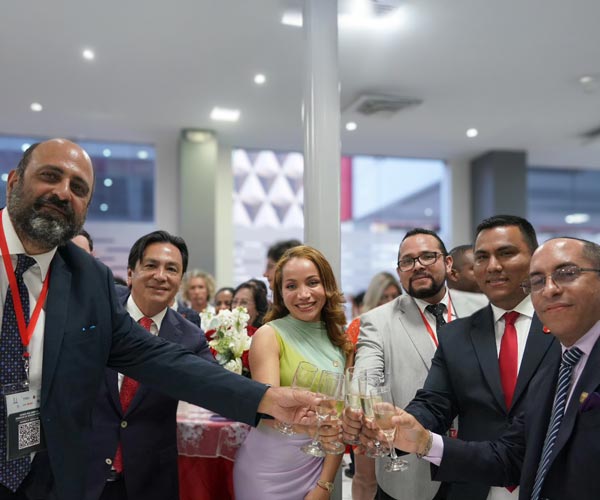 Autoridades de la UBE realizaron el brindis inaugural del I Congreso Internacional de Derecho Romano.