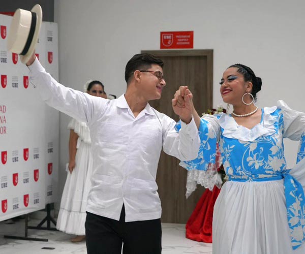 Autoridades de la UBE realizaron el brindis inaugural