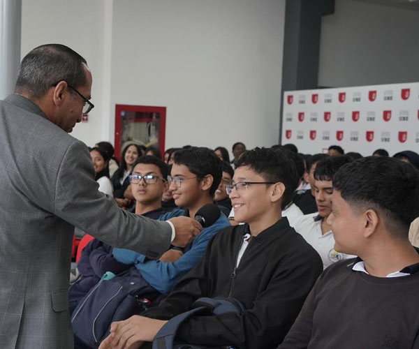Estudiantes visitaron el campus de la UBE