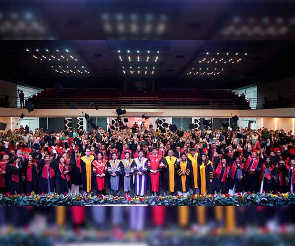 1.584 nuevos profesionales se graduaron en la tercera ceremonia del 2025