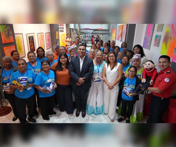 Universidad Bolivariana del Ecuador participó en la Expoferia Vivir Plenamente 2025 promoviendo bienestar y salud integral