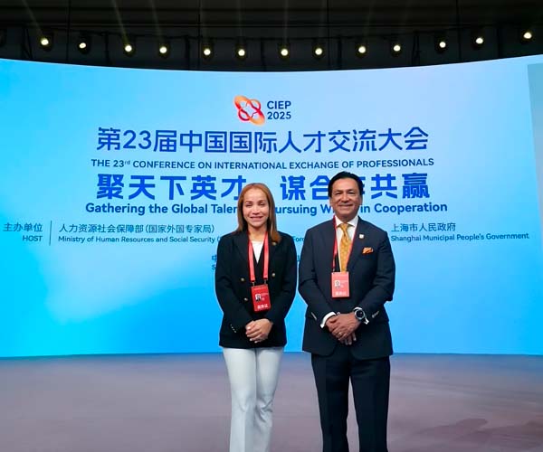 Rector y vicerrectora de la UBE participan en The 23rd Conference on International Exchange of Professionals, en Shanghái