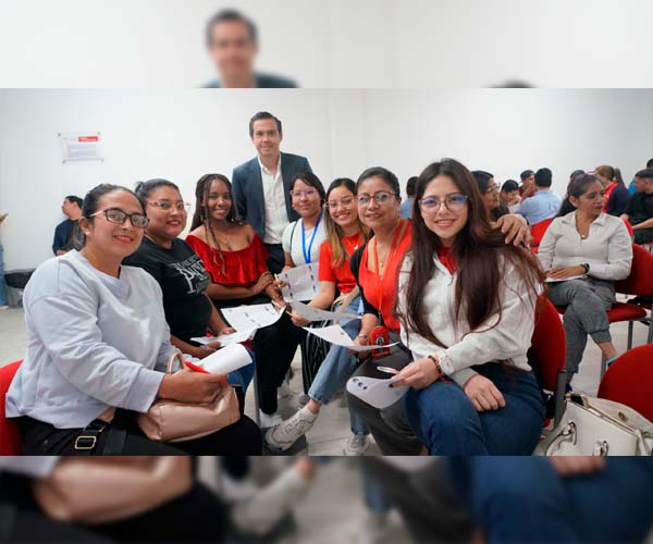 Personal de Asuntos Estudiantiles fortalece sus competencias interpersonales en jornada de capacitación