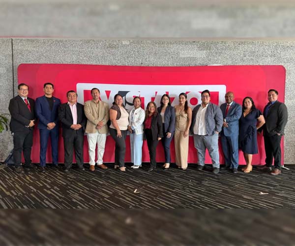 Docentes de UBE participa en el Foro Compromiso Empresarial con la Educación de Revista Vistazo