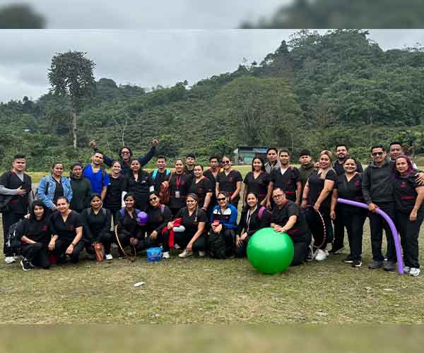 Estudiantes de Fisioterapia de la UBE brindan atención a Adultos Mayores