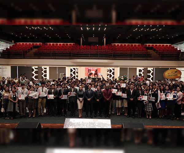 UBE premia a los nuevos Genios Bolivarianos 2025 y celebra el talento académico de Durán