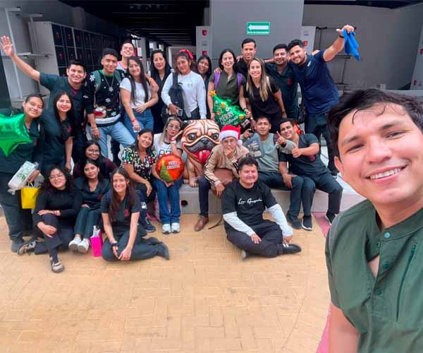 Estudiantes de la UBE realizan agasajo navideño que fortalece la integración universitaria