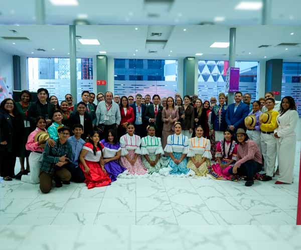 UBE comparte un brindis de confraternidad en el III Congreso Internacional Sociedad y Desarrollo en el siglo XXI.